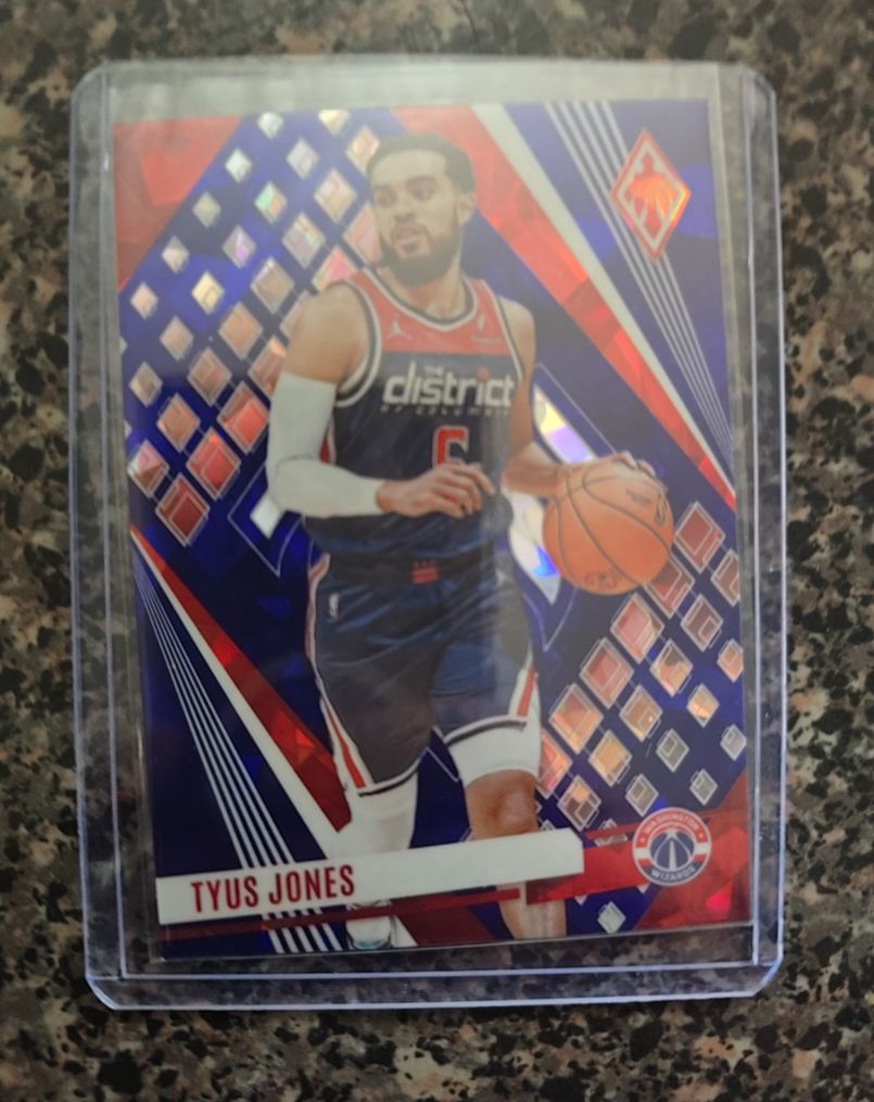 2023-24 Panini Phoenix #12 Tyus Jones — front