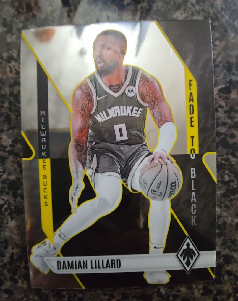 2023-24 Panini Phoenix #25 Damian Lillard Fade To Black Milwaukee Bucks — front