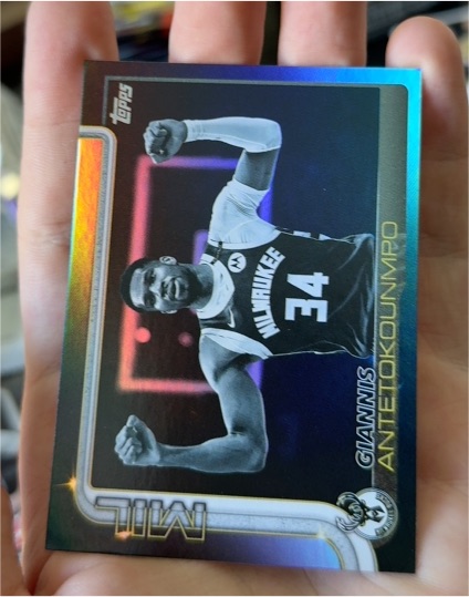 2025-26 Topps #54 Giannis Antetokounmpo — front