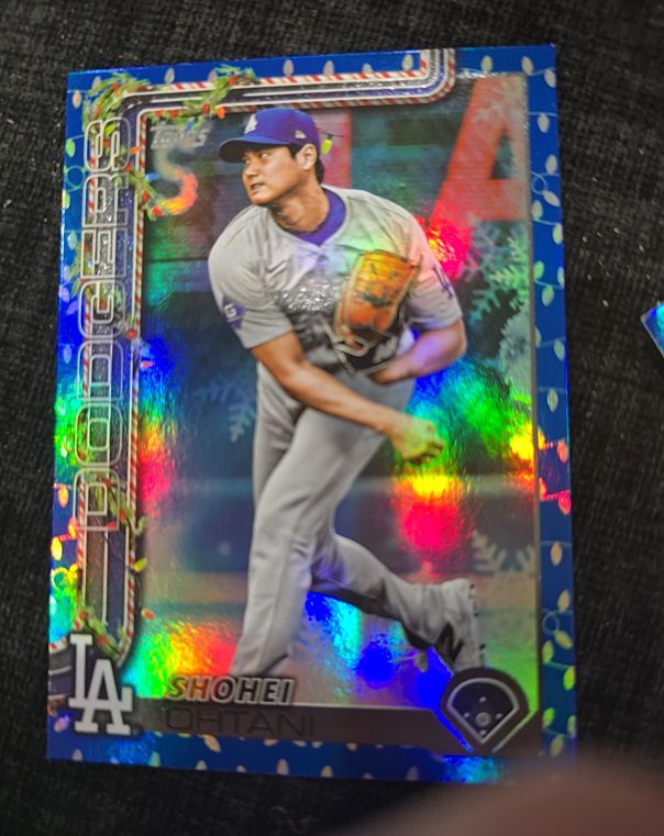 2025 Topps Holiday #H1 Shohei Ohtani — front