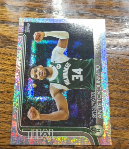 2025-26 Topps #54 Giannis Antetokounmpo — front
