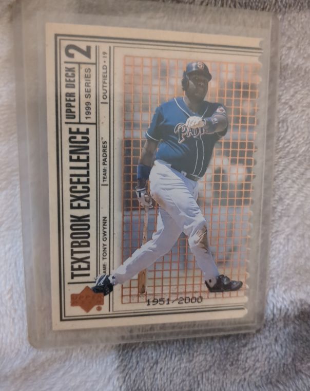 1999 Upper Deck Textbook Excellence #T24 Tony Gwynn — front