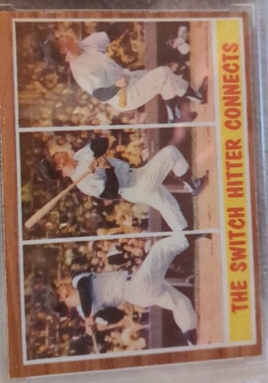 1962 Topps #318 Mickey Mantle The Switch Hitter Connects — front