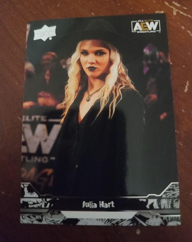 2023 Upper Deck AEW #32 Julia Hart — front