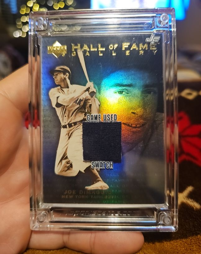 2001 Upper Deck Hall of Fame Gallery #G5 Joe DiMaggio — front