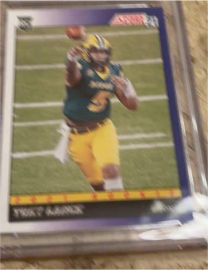2021 Score #TB3 Trey Lance 1991 Throwback Rookie — front