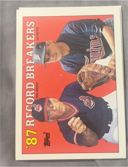 1988 Topps #5 Phil Niekro / Joe Niekro 87 Record Breakers — front