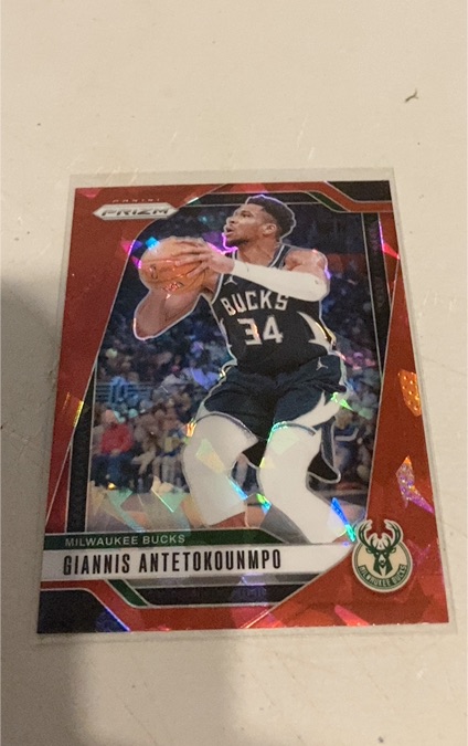 2024-25 Panini Prizm #85 Giannis Antetokounmpo — front