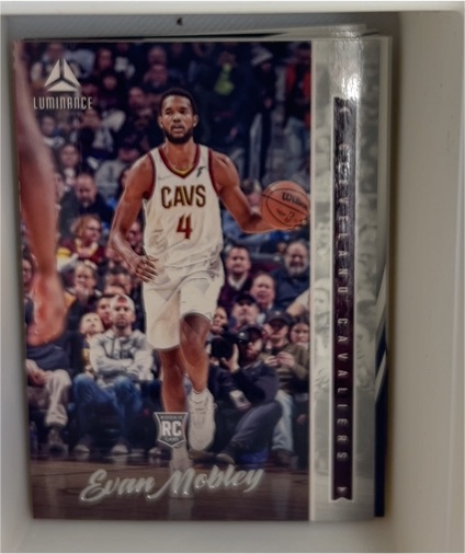 2021-22 Panini Chronicles Luminance #252 Evan Mobley — front