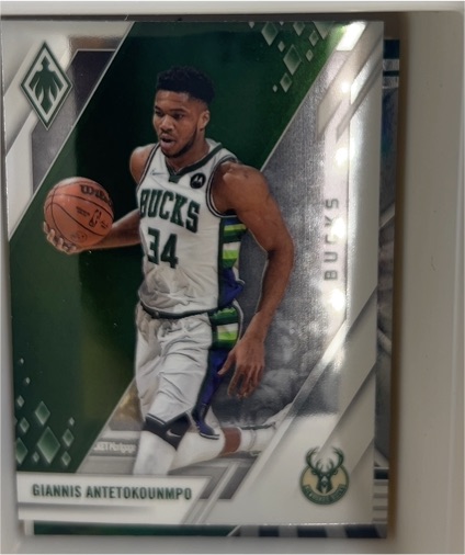 2021-22 Panini Chronicles Phoenix #680 Giannis Antetokounmpo — front