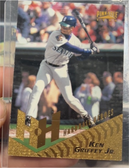 1996 Pinnacle #255 Ken Griffey Jr. — front