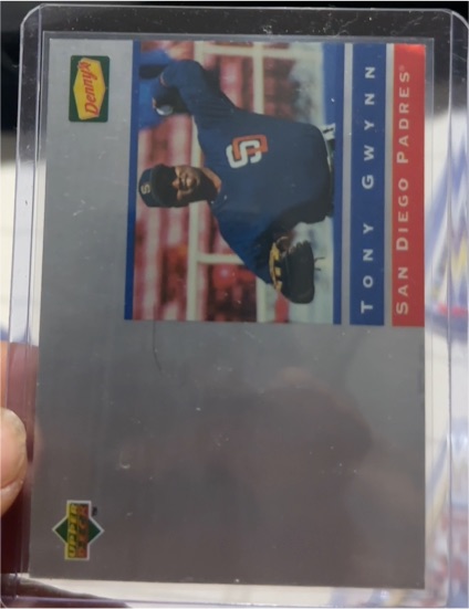 1995 Upper Deck Denny's Holograms #12 Tony Gwynn — front