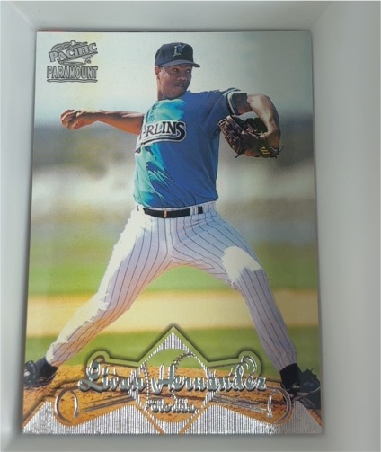 1998 Pacific Paramount #160 Liván Hernández — front
