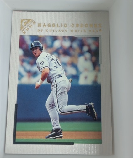 2000 Topps Gallery #9 Magglio Ordonez — front