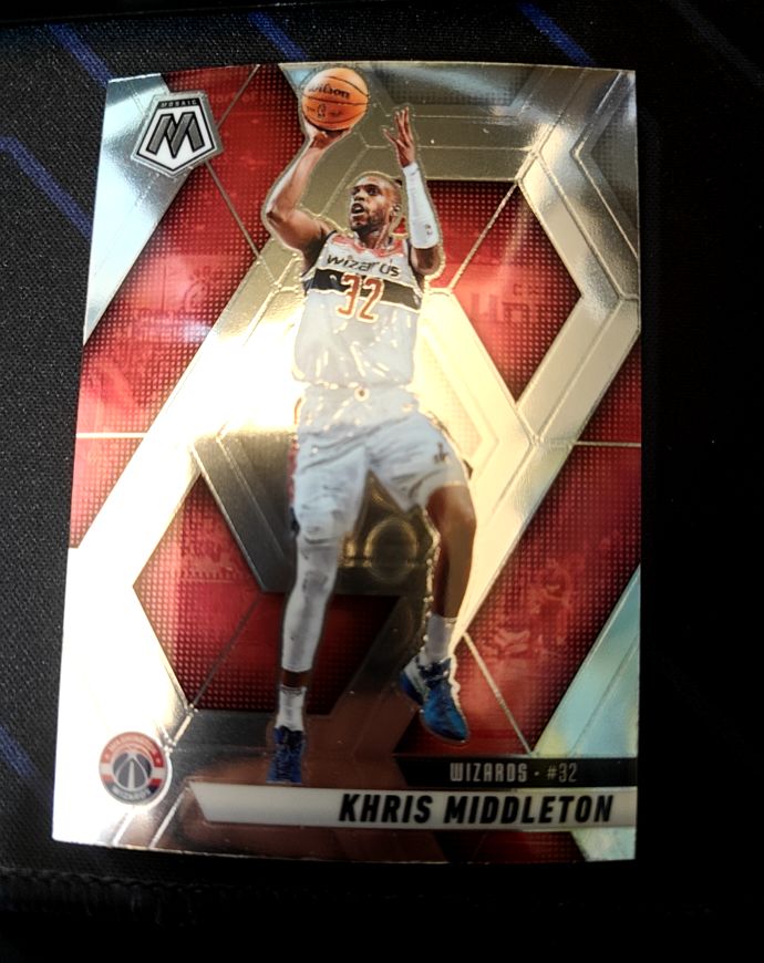 2024-25 Panini Mosaic #32 Khris Middleton — front