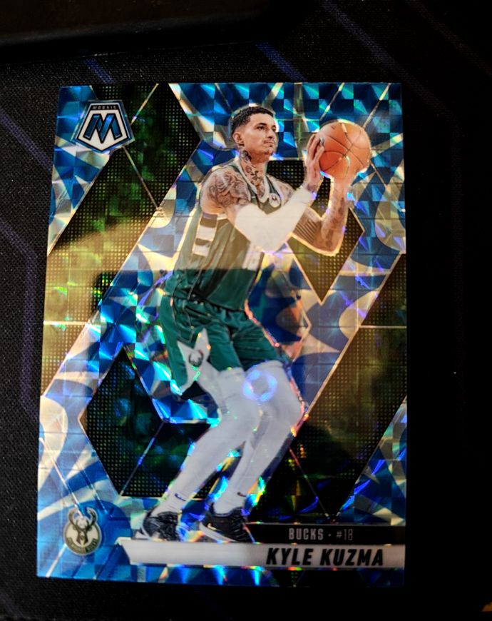 2024-25 Panini Mosaic #18 Kyle Kuzma — front