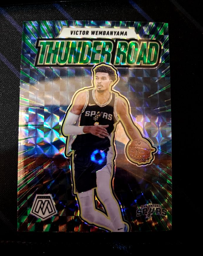 2024-25 Panini Mosaic Thunder Road #8 Victor Wembanyama — front