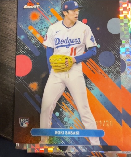 2025 Topps Finest #40 Roki Sasaki — front