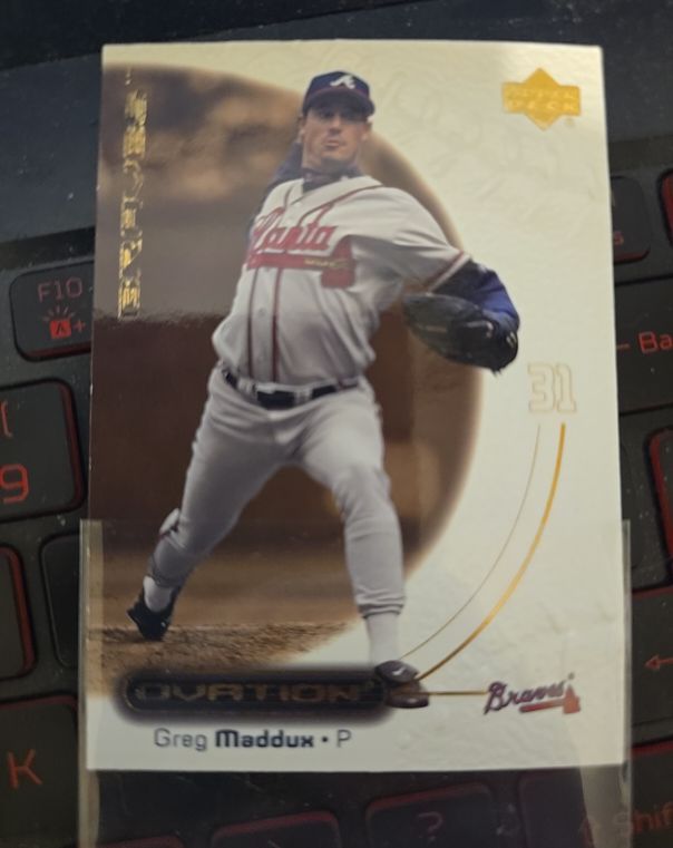 2001 Upper Deck Ovation #31 Greg Maddux — front