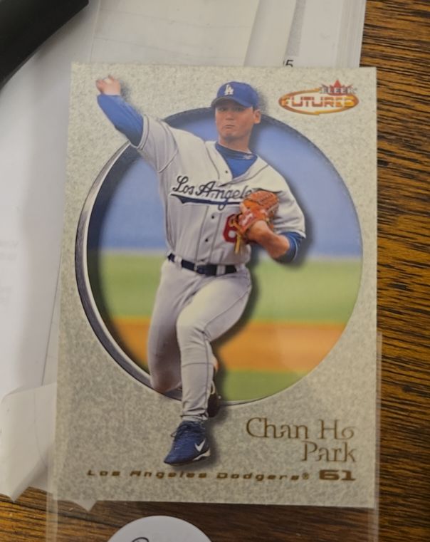2001 Fleer Futures #61 Chan Ho Park — front