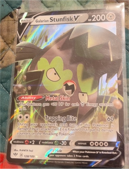 2020 Pokémon TCG Sword & Shield Darkness Ablaze #128 Galarian Stunfisk V — front