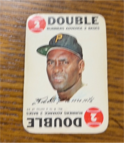 1968 Topps Game #6 Roberto Clemente — front