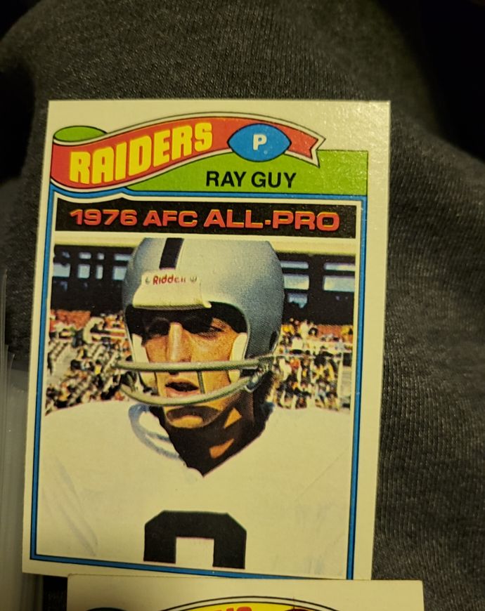1977 Topps #320 Ray Guy — front