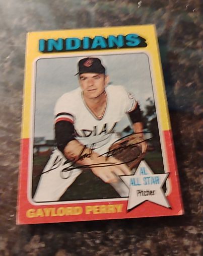 1975 Topps #530 Gaylord Perry — front