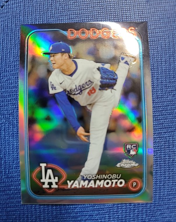 2024 Topps Chrome #18 Yoshinobu Yamamoto — front