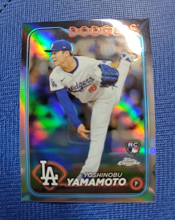 2024 Topps Chrome #18 Yoshinobu Yamamoto — front
