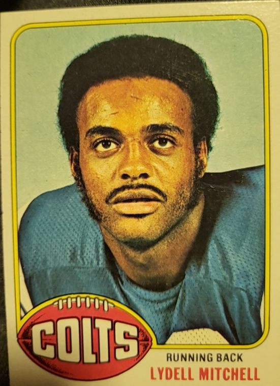 1976 Topps #70 Lydell Mitchell Baltimore Colts — front