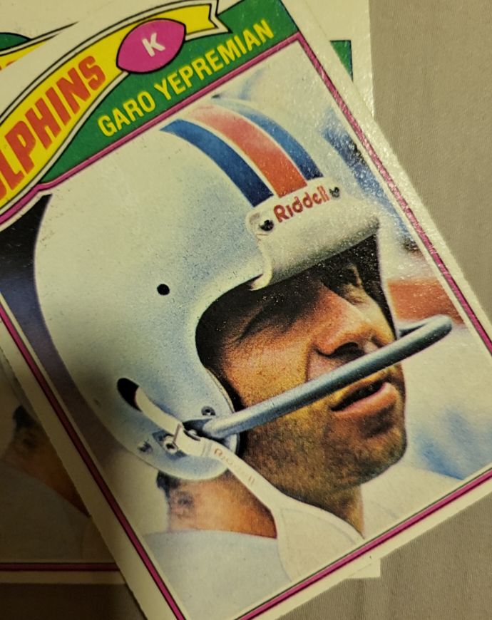 1977 Topps #255 Garo Yepremian — front