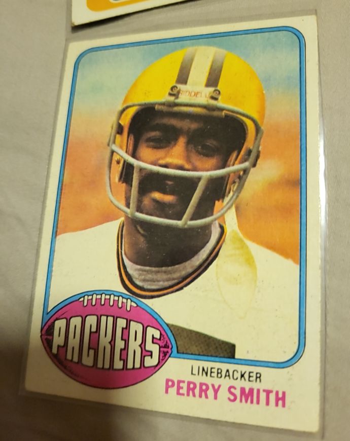 1976 Topps #526 Perry Smith — front
