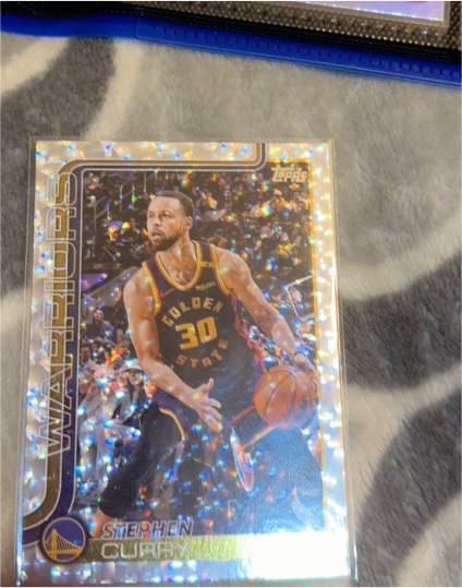 2025-26 Topps Holiday #135 Stephen Curry — front
