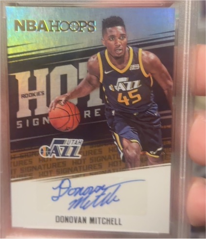 2017-18 Panini NBA Hoops Hot Signatures Rookies #HSR-DM Donovan Mitchell — front