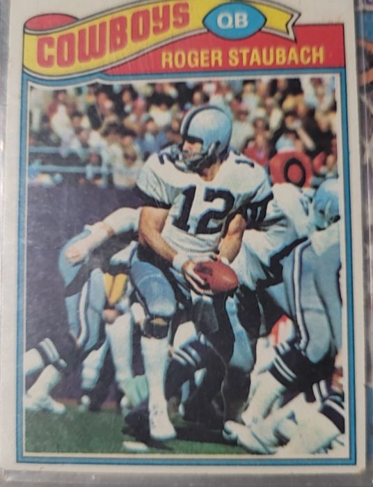 1977 Topps #45 Roger Staubach — front