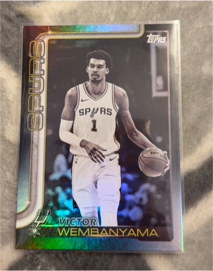 2025-26 Topps #195 Victor Wembanyama Blackout — front