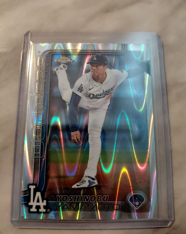 2025 Topps Chrome #179 Yoshinobu Yamamoto — front