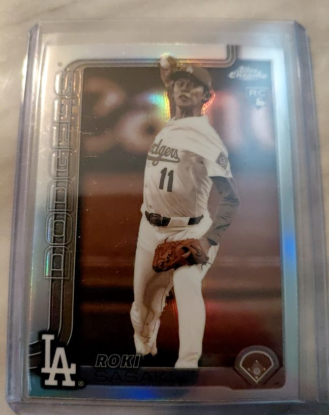 2025 Topps Chrome #217 Roki Sasaki Sepia Refractor Rookie Card — front