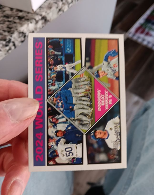 2025 Topps Heritage #462 Los Angeles Dodgers 2024 World Series Champions — front