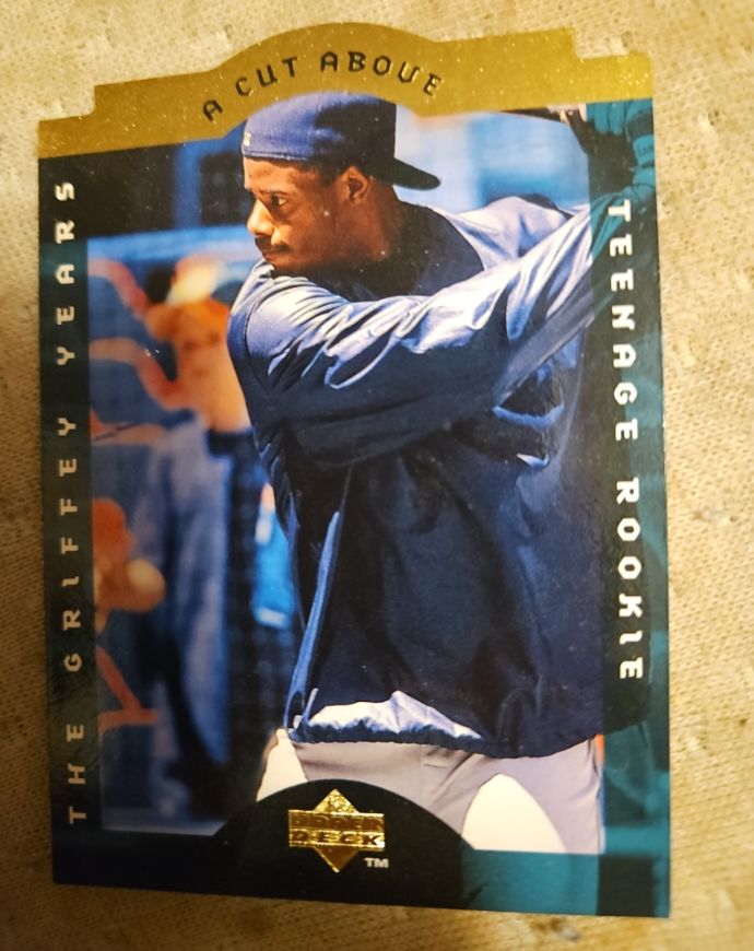 1996 Upper Deck Collector's Choice #CA1 Ken Griffey Jr. A Cut Above — front
