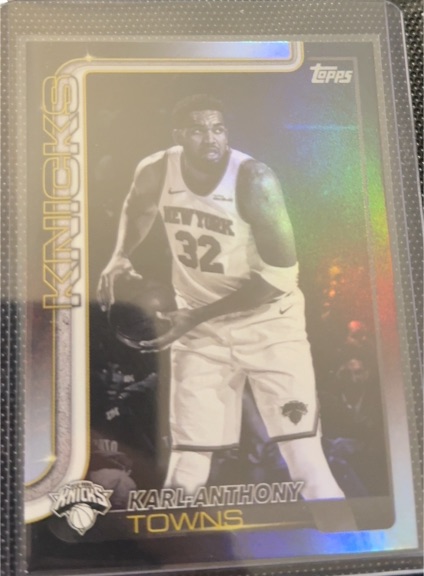 2025-26 Topps #19 Karl-Anthony Towns Blackout — front