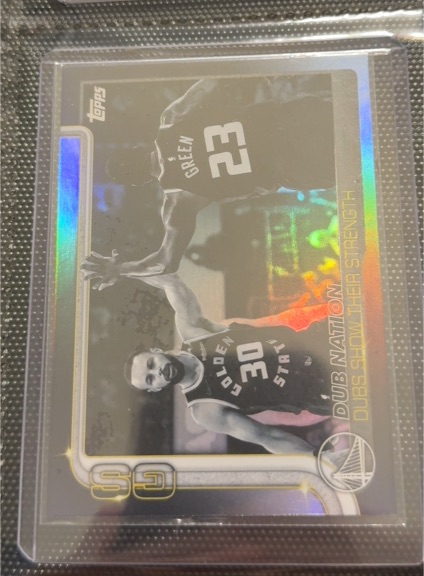 2025-26 Topps #291 Dubs Nation: Dubs Show Their Strength — front