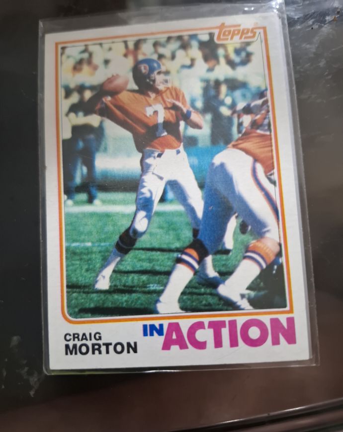 1982 Topps #82 Craig Morton In Action Denver Broncos — front