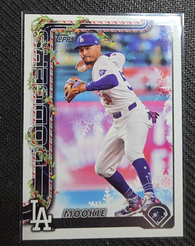 2025 Topps Holiday #H52 Mookie Betts — front