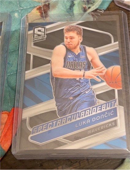 2023-24 Panini Spectra #190 Luka Doncic — front