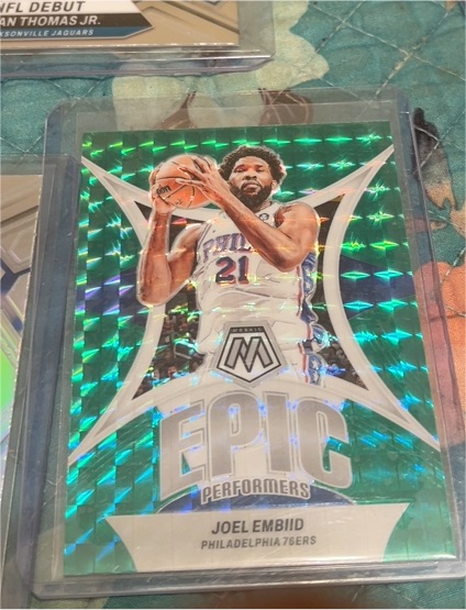 2023-24 Panini Mosaic #18 Joel Embiid Epic Performers Green Mosaic Prizm — front