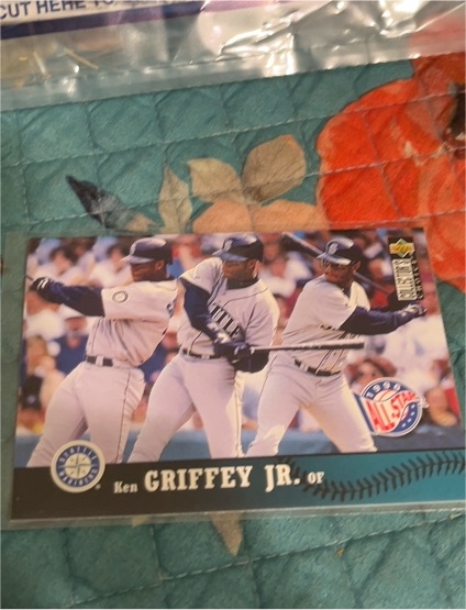 1997 Upper Deck Collector's Choice #230 Ken Griffey Jr. — front