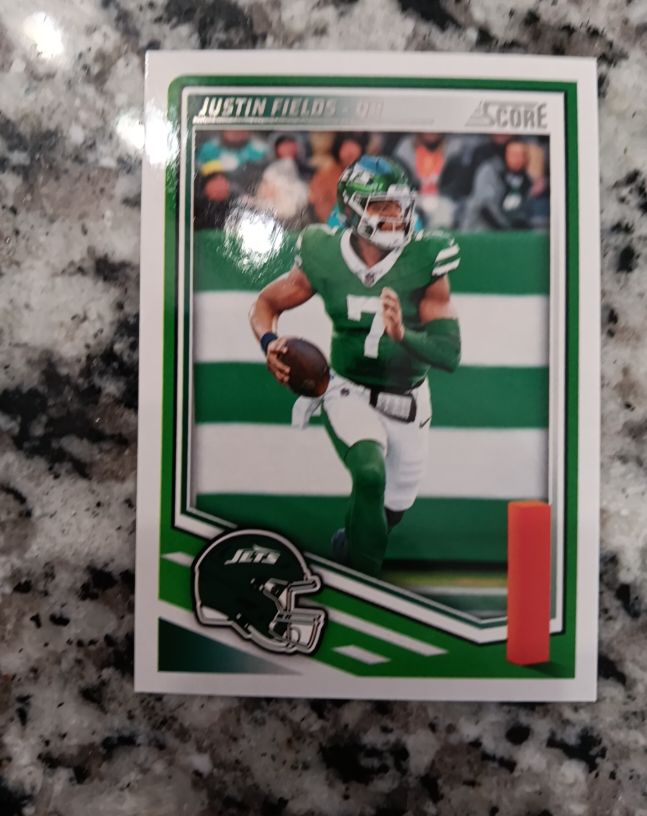 2025 Panini Score #210 Justin Fields — front
