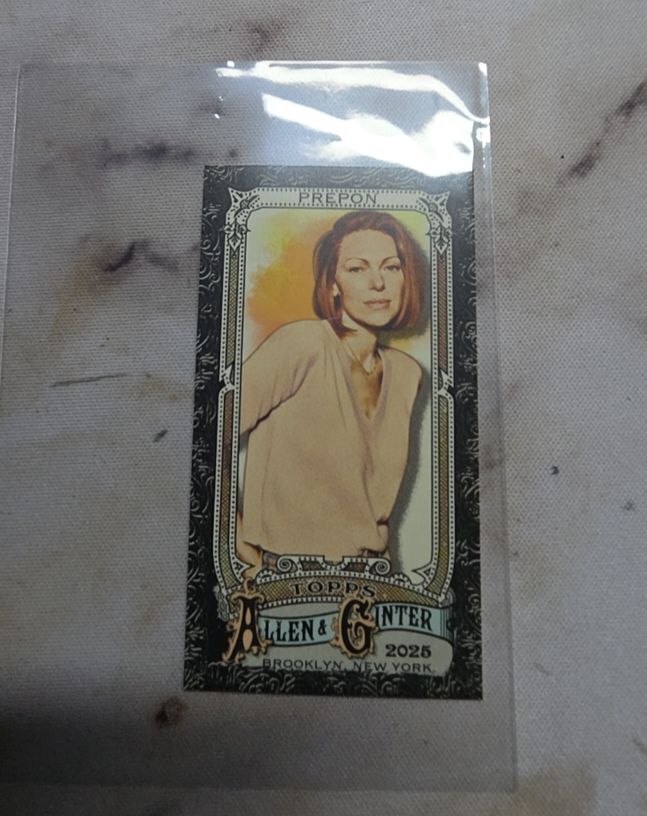 2025 Topps Allen & Ginter Laura Prepon — front